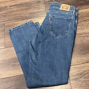 Levi's women’s blue jeans classic straight size 28 L28